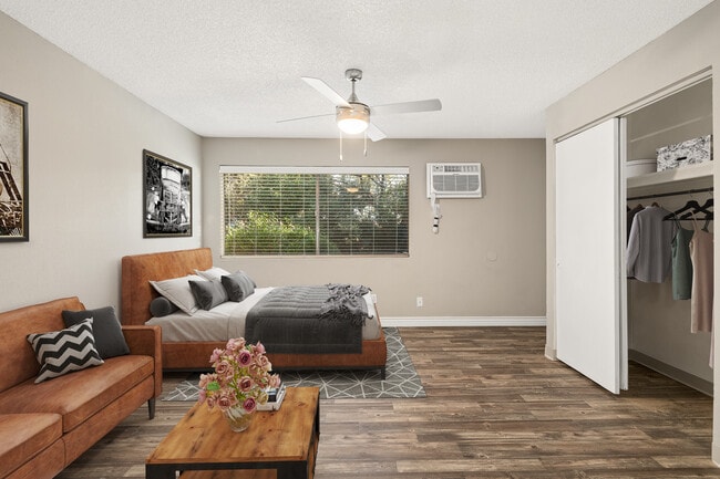 Bed / Closet Space - Verrano Park