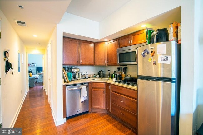 Building Photo - 1431 Lombard St Unit 2