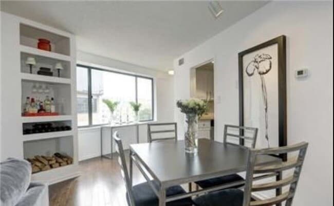 Dining area - 3 Washington Cir NW Unit 801