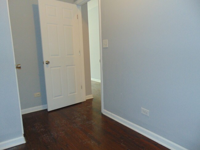 Photo - 6838 S King Dr Unidad 1