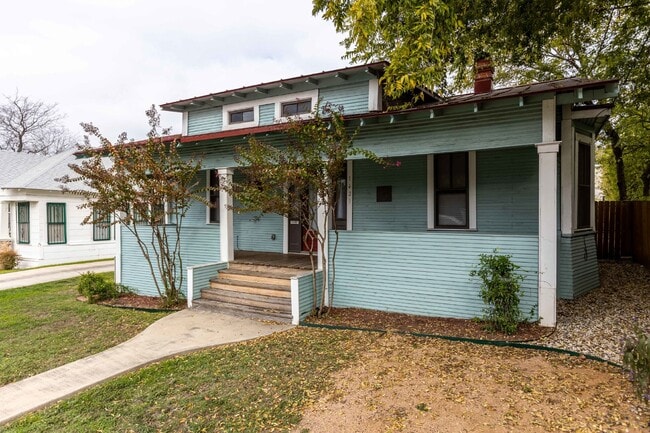 Photo - 1121 E Crockett St