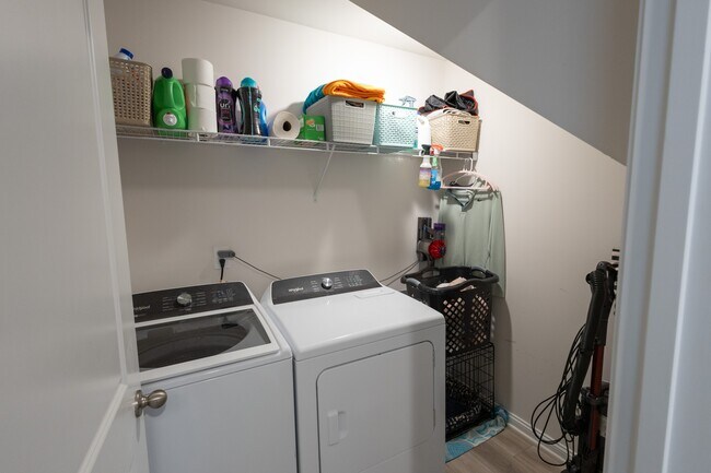 Photo - 3174 White Ash St