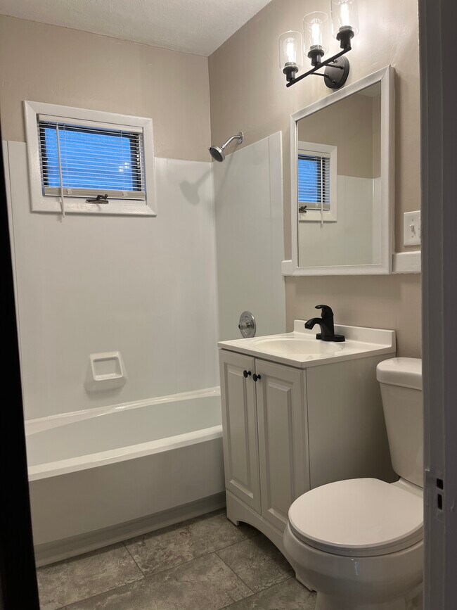 Photo - 242 Forest Hill Dr Unit Upstairs