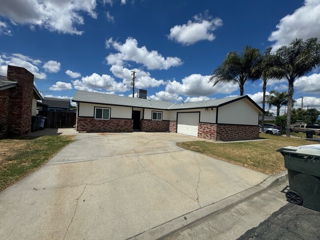 Building Photo - 1104 Lincolnwood Cir