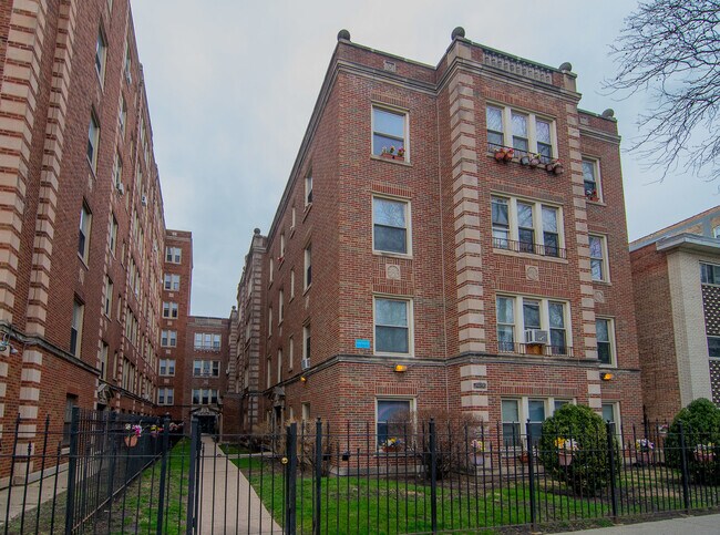 Photo - 1624 W Sherwin Ave Condo Unit 1N