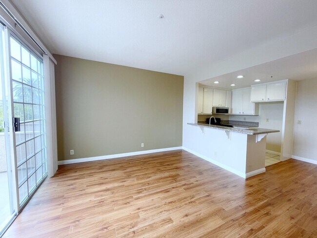 Available 1Bd/1Ba