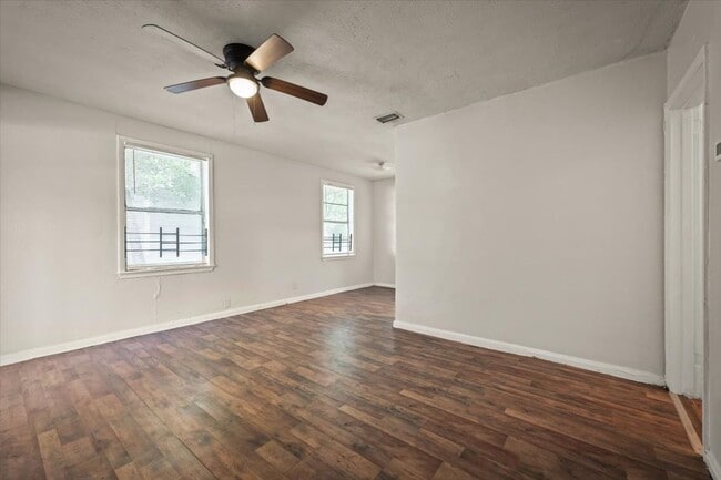 Photo - 1066 W 13th St