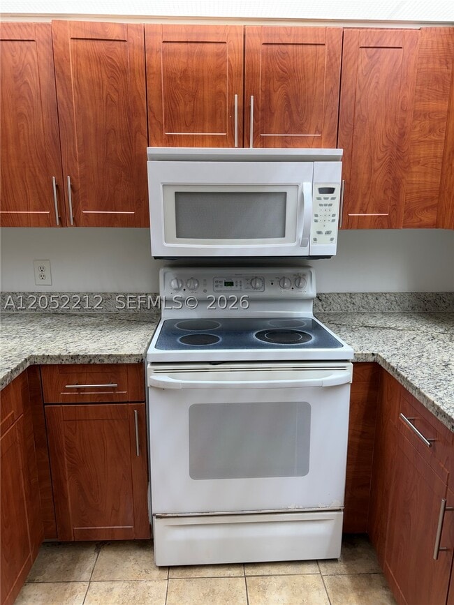 Building Photo - 1000 SW 125th Ave Unit 402N