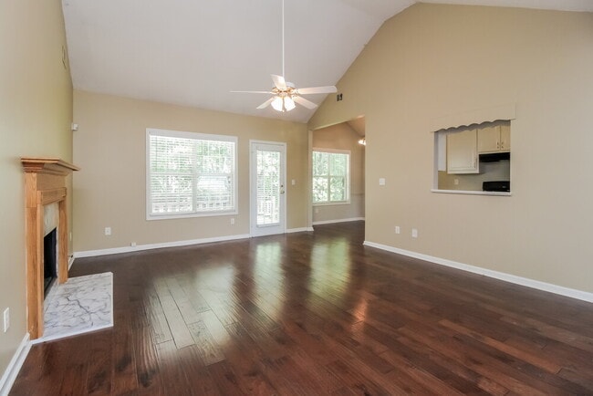 Photo - 1331 Vine Cir