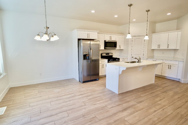 Photo - 272 W 560 N