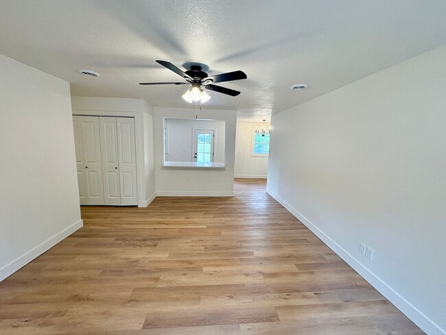 Photo - Newly Remodeled Home near KSU Football Sta...