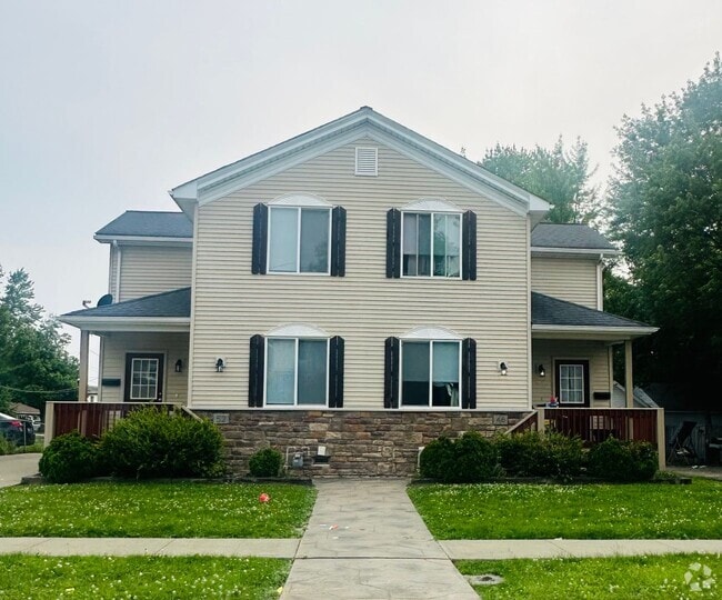 Building Photo - Spacious 3-Bedroom Duplex for Rent – Minut... Rental
