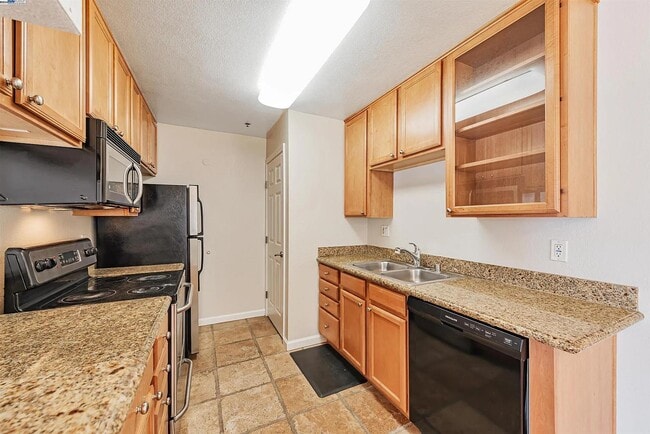 Photo - 880 E Fremont Ave