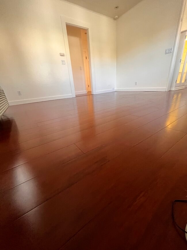 Photo - 118 E Chelan Ave