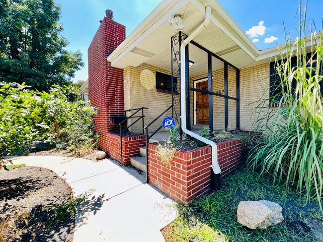 Photo - 2875 S Sherman St