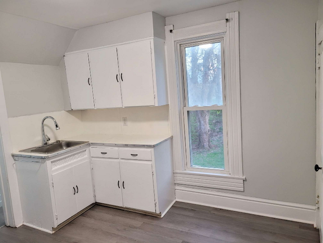 Photo - 115 W Blanche St Apartment Unit 2