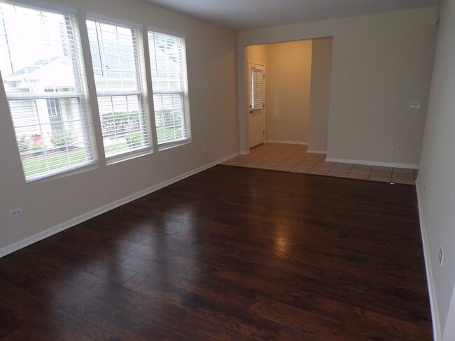 Photo - 120 W Buckingham Dr