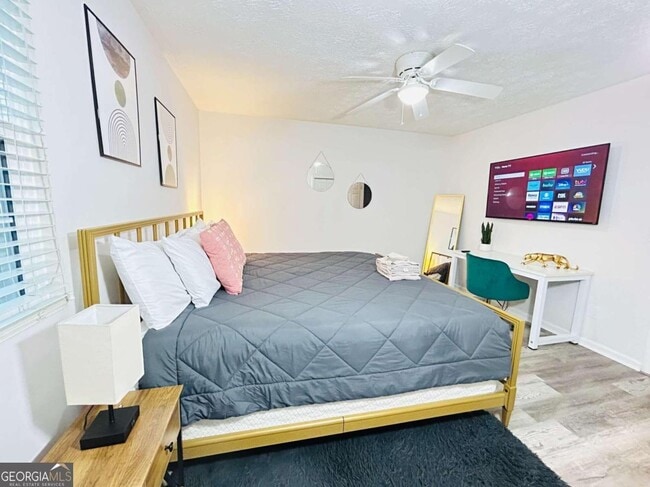 Photo - 636 Sandys Ln SE