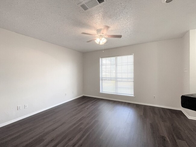 Photo - Charming 2 Bedroom in Garland Unit 1