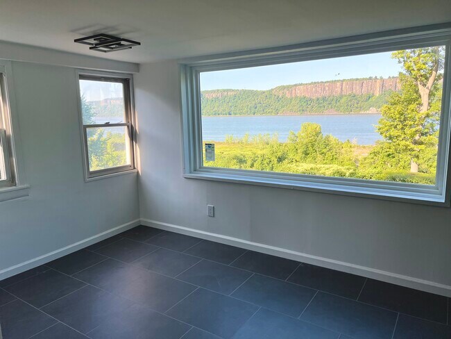 Photo - 395 Warburton Ave Unidad 3