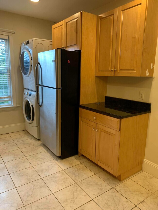 Photo - 23 Aspinwall Ave Apartments Unit 4