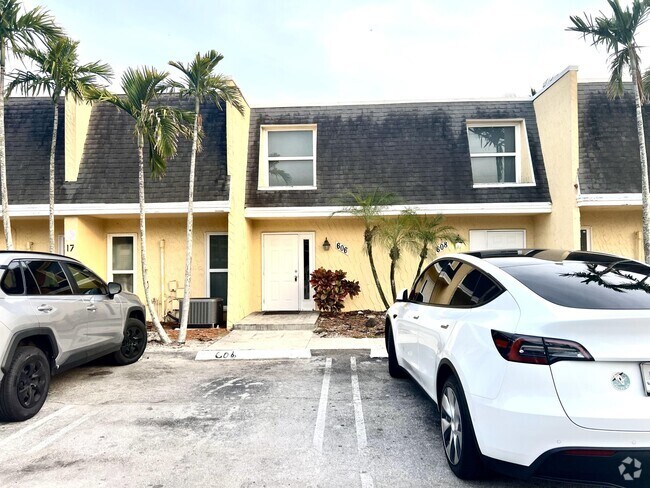 Building Photo - 606 SW 1st St Unit 606 Rental