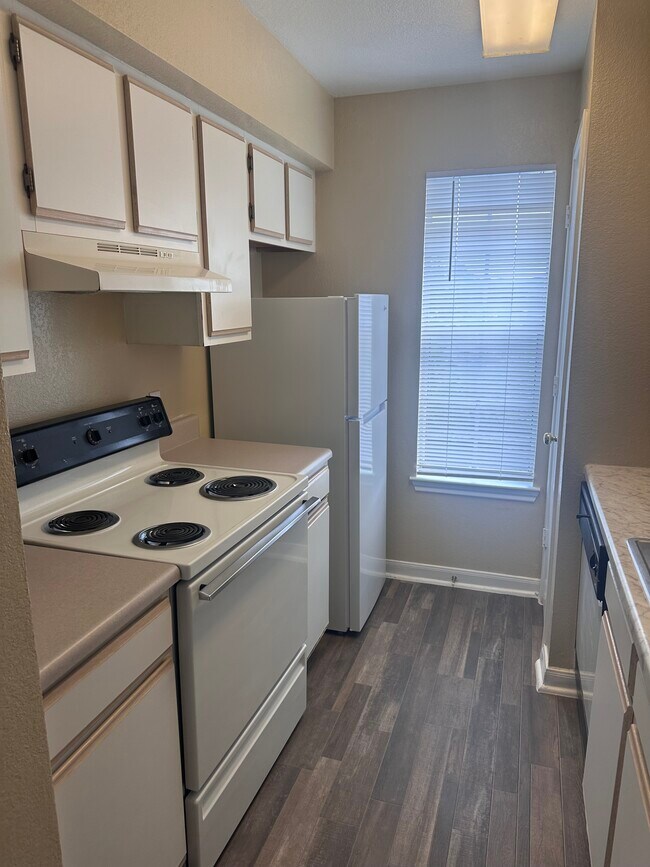 Photo - Escondido Creek Apartments