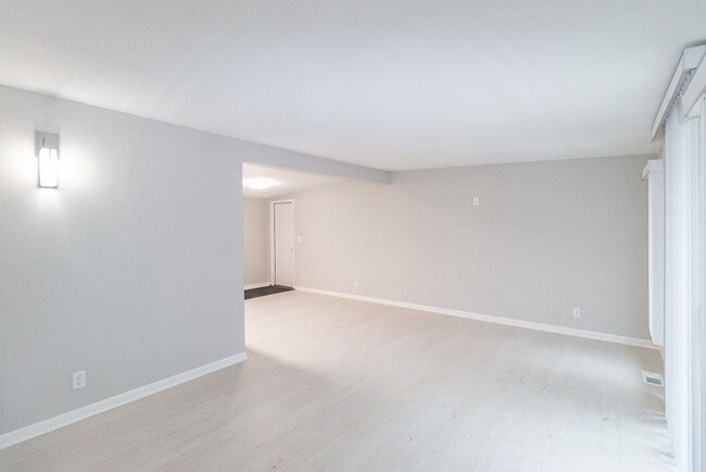 Photo - Gorgeous fully updated 3 bed 3 bath near KU Campus!