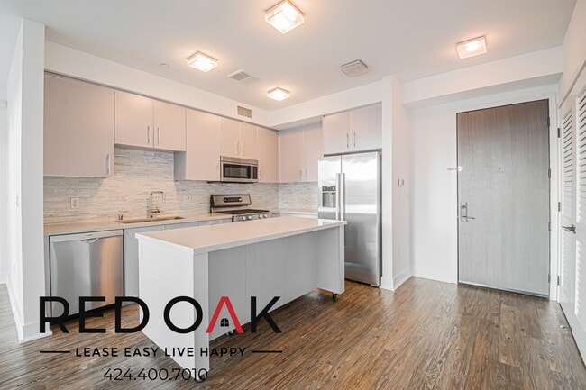 Photo - 1168 S Barrington Ave Unidad 401