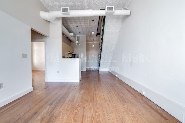 Photo - 121 W Broad St