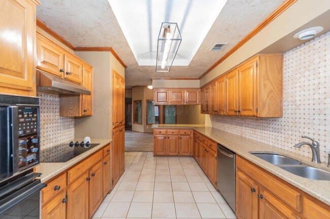 Photo - 3454 Gladstone Ln