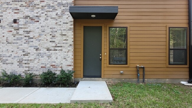Photo - 2509 Appian Wy Unidad B