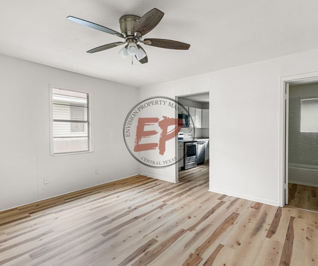 Photo - 1920 Lyle Ave