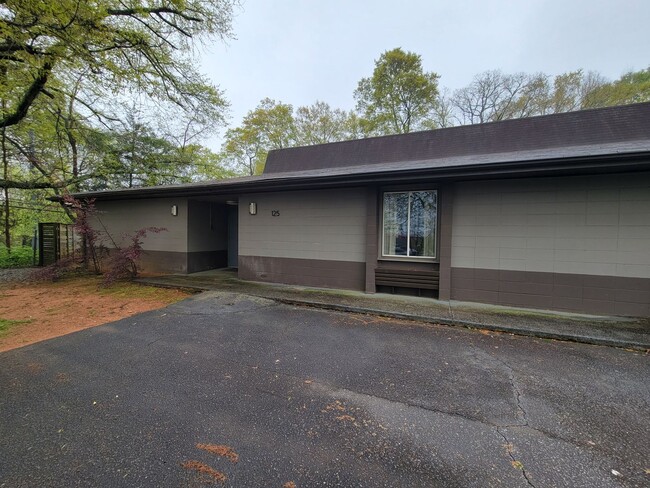 Photo - Massive 3 bed 3 bath on Boulevard!