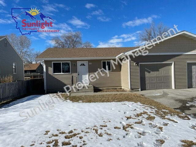 2 Bed 1 Bath Duplex with Attached Garage - 2 Bed 1 Bath Duplex with Attached Garage Apartment