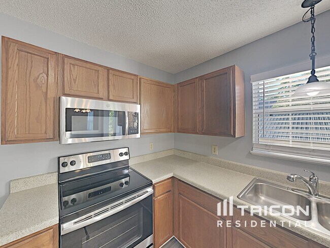 Photo - 210 Glen Rose Cir