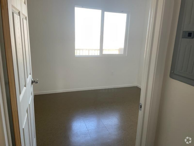 Building Photo - 831 W 70th St Unit 303 Rental