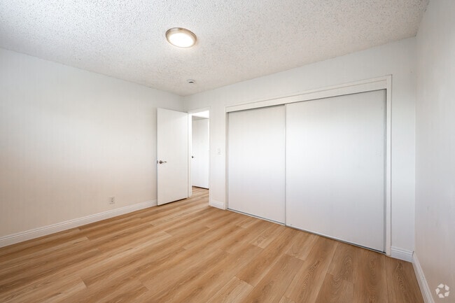 2 habitaciones, 1 baño - 1075 pies cuadrados - Dormitorio secundario