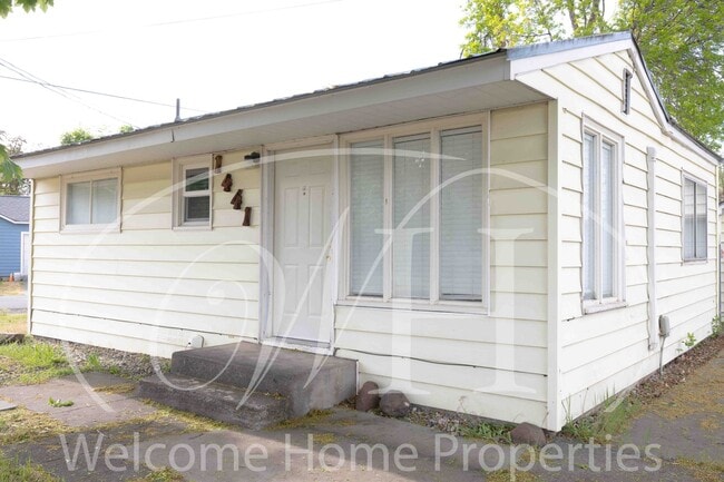 Cozy Clean and Quiet Home with Yard & Offi... - Cozy Clean and Quiet Home with Yard & Offi...