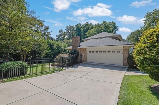 5179 Meadowlake Dr