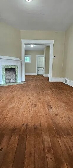 Photo - 581 E 114th St