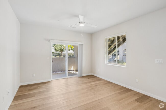 3BR, 2BA - 1,210SF - Living Room - Merced Horizons