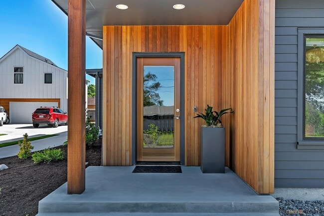 Photo - 2038 NE Morgan St. A