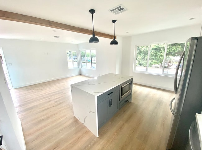 Photo - 13053 Venice Blvd Unidad 13053