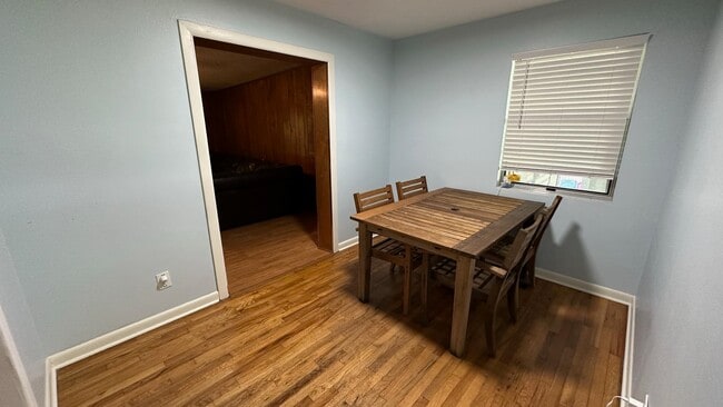 Photo - 1677 Mayhew St