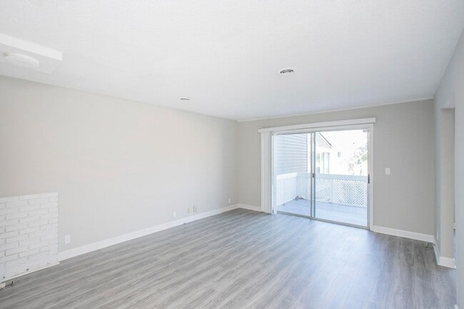 Photo - 421 Raintree Dr