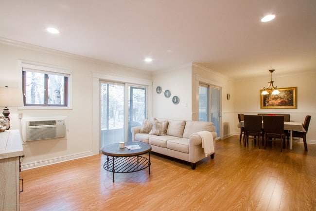 Photo - 120 Lexington Ct