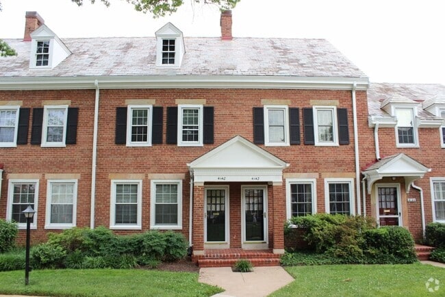 Building Photo - Gorgeous 2 Bed 2 Bath Brick Townhome in Be...