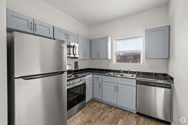 2BR, 1BA - 663SF - Kitchen
