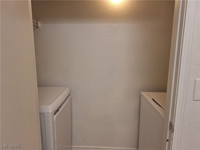 Photo - 9620 W Russell Rd Unidad 1135